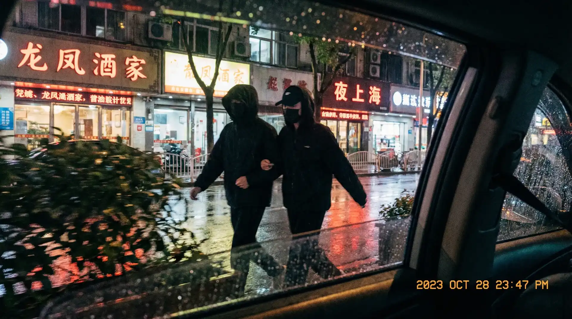 贝投体育 娱乐 - 顶流明星深夜密会现场抓拍照片